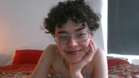 Snapshot of lilac_dreamsss chatting on 06.16.26 lilac_dreamsss online show from 06.16.26