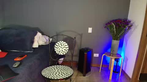 Snapshot of lildantear chatting on 12.31.24 Dante online show from 12.31.24