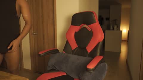 Snapshot of lildantear chatting on 12.01.25 Dante online show from 12.01.25