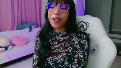 Snapshot of lileviemarie chatting on 01.18.25 evie online show from 01.18.25