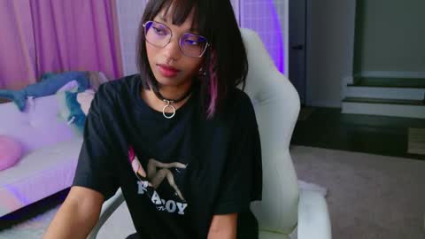 Snapshot of lileviemarie chatting on 01.23.25 evie online show from 01.23.25