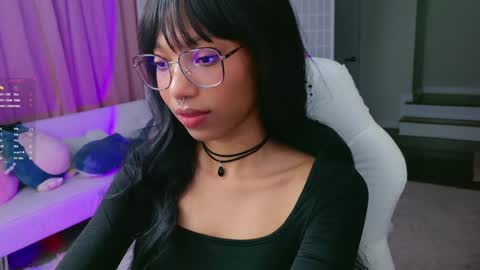 Snapshot of lileviemarie chatting on 02.13.25 evie online show from 02.13.25