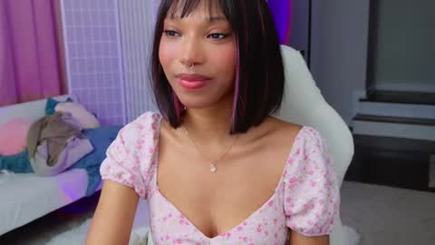 Snapshot of lileviemarie chatting on 03.12.25 evie online show from 03.12.25