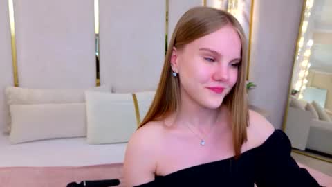 Snapshot of lili_lohan chatting on 06.10.26 lili_lohan online show from 06.10.26
