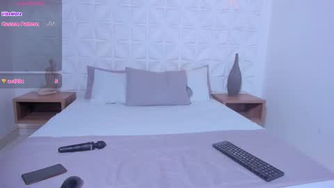 Snapshot of lili_mccormick chatting on 02.12.25 SALOME online show from 02.12.25