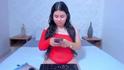 Snapshot of lili_mccormick chatting on 02.15.25 SALOME online show from 02.15.25