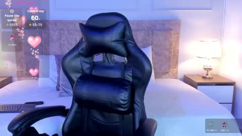 Snapshot of lili_milf4 chatting on 10.15.25 LILI MILF online show from 10.15.25