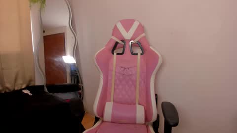 holis soy lily chang no olvides el pulgar arriba es muy importante para mi 3 independent model online show from 02.28.25