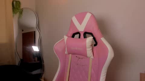 holis soy lily chang no olvides el pulgar arriba es muy importante para mi 3 independent model online show from 03.07.25