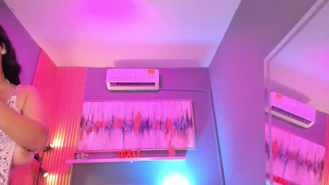 holis soy lily chang no olvides el pulgar arriba es muy importante para mi 3 independent model online show from 02.13.26