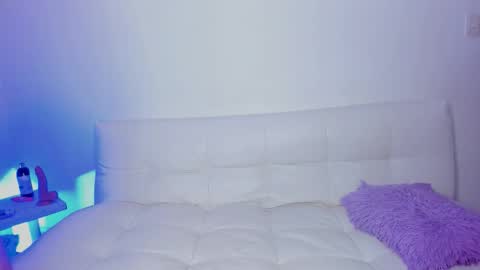 Sarai 18 year    online show from 11.28.25