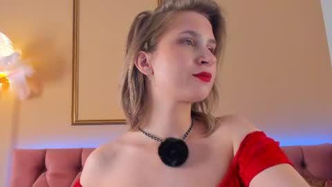 Snapshot of lilianadaniels chatting on 06.25.26 Lilian online show from 06.25.26