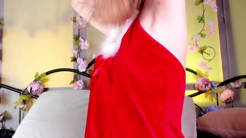 Snapshot of lilianslow chatting on 12.29.24 hi guys Im new here Im 18 years oldIve never had sex online show from 12.29.24