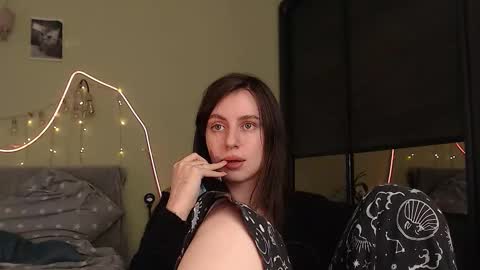 Lilu online show from 10.15.25