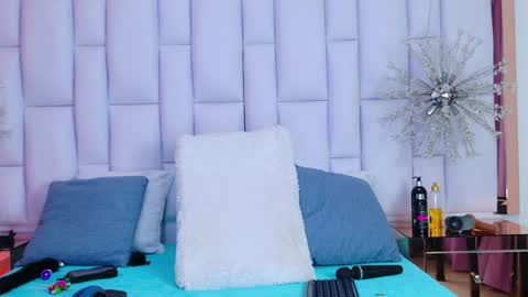 Lili online show from 12.21.24