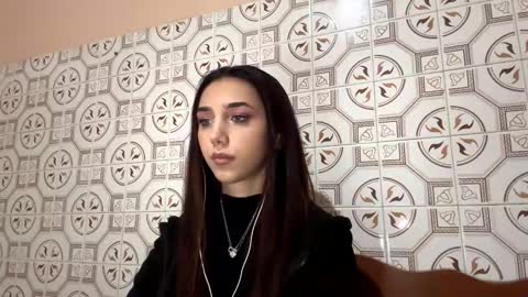 Snapshot of lilihalvorsen chatting on 11.05.25 Lina online show from 11.05.25