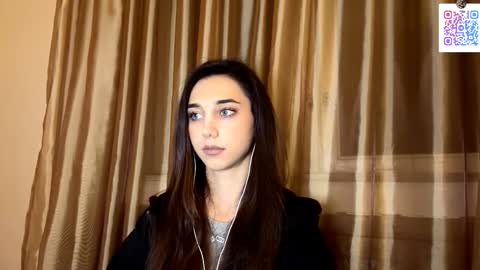 Snapshot of lilihalvorsen chatting on 11.08.25 Lina online show from 11.08.25