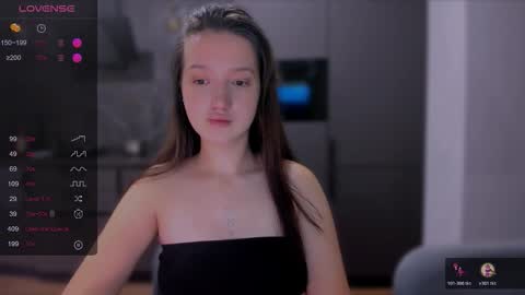 Snapshot of lililaluna chatting on 11.10.25 ... online show from 11.10.25