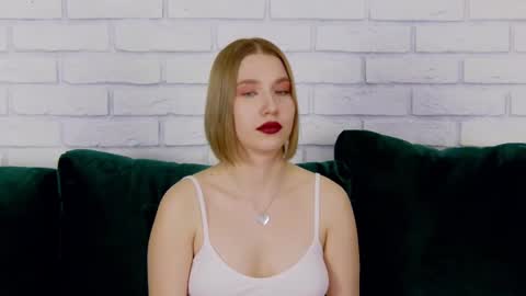 LiliLinn online show from 02.10.25