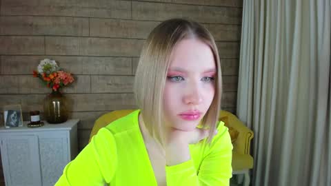 LiliLinn online show from 02.12.25