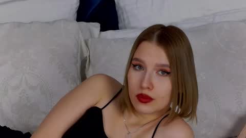 LiliLinn online show from 02.22.25