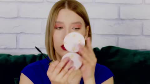 LiliLinn online show from 02.24.25