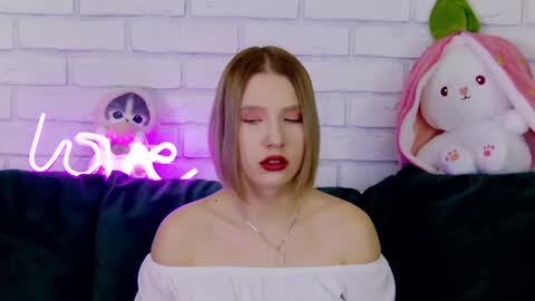 LiliLinn online show from 03.04.25