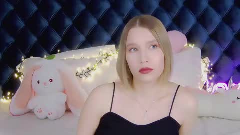 LiliLinn online show from 03.08.25