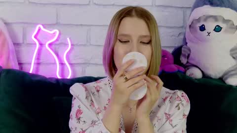 LiliLinn online show from 03.12.25