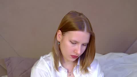 LiliLinn online show from 04.11.26