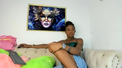 Snapshot of lilit2005_ chatting on 02.15.25 lilit2005_ online show from 02.15.25