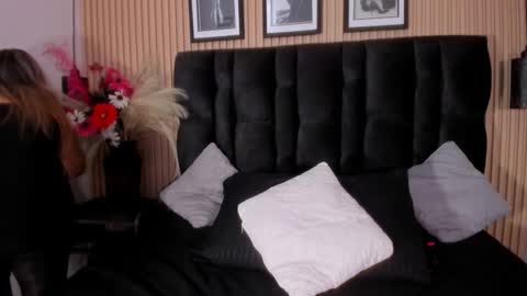   online show from 12.05.25