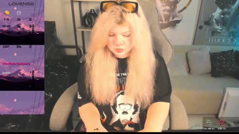 Snapshot of lilithnelson chatting on 10.22.25 LilithNelson online show from 10.22.25