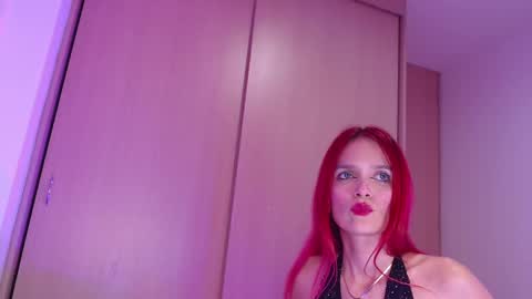 Snapshot of lilithqueen1 chatting on 01.08.25 La pelirroja online show from 01.08.25