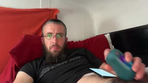 Snapshot of liliths_duck chatting on 04.14.26 liliths_duck online show from 04.14.26