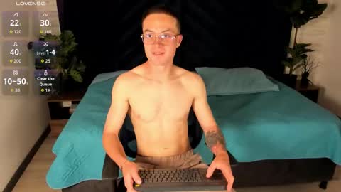 Snapshot of liljames_ chatting on 11.12.25 Lil James online show from 11.12.25