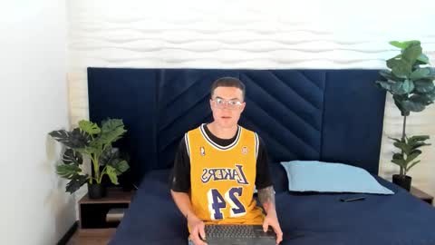 Snapshot of liljames_ chatting on 11.30.25 Lil James online show from 11.30.25