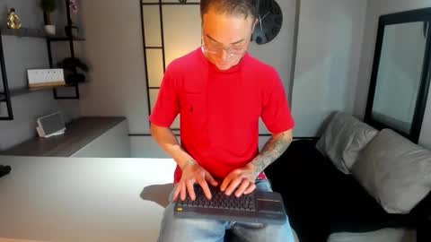 Snapshot of liljames_ chatting on 12.04.25 Lil James online show from 12.04.25