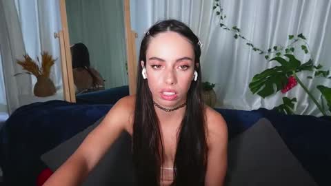 Lill Dayna online show from 11.17.25