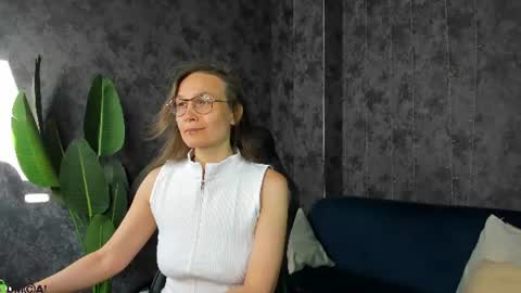 Snapshot of lillian_white1 chatting on 06.23.26 lillian_white1 online show from 06.23.26