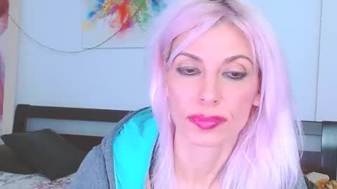 Lara online show from 02.25.25