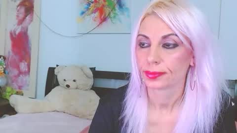 Lara online show from 11.14.25