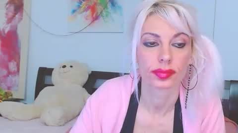 Lara online show from 12.15.25