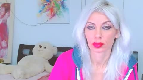 Lara online show from 12.21.25