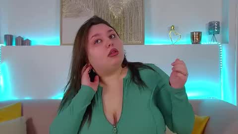 Snapshot of lillianhaig chatting on 03.08.25 LillianHaig online show from 03.08.25