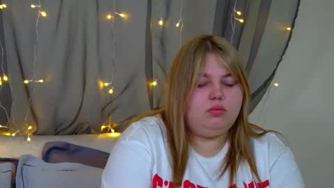 Snapshot of lillianhaig chatting on 11.16.25 LillianHaig online show from 11.16.25