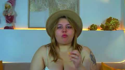 Snapshot of lillianhaig chatting on 12.15.25 LillianHaig online show from 12.15.25