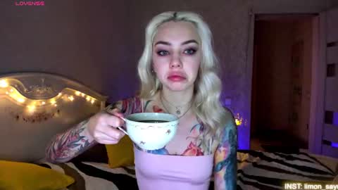 Snapshot of lillimooore chatting on 06.27.26 LilliMoore online show from 06.27.26
