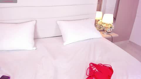 Snapshot of lilly_2809_ chatting on 02.14.25 Lizeth follow me in my igimlilycute 3 online show from 02.14.25