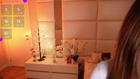 Lilly Colins online show from 02.13.26